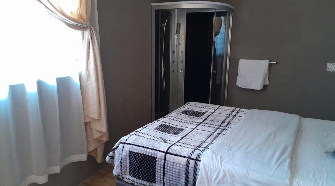 Guest house holiday stay Call / WhatsApp +28831151222